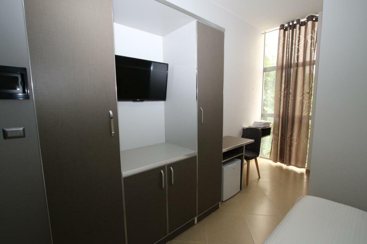 Hotel Aulona 3*