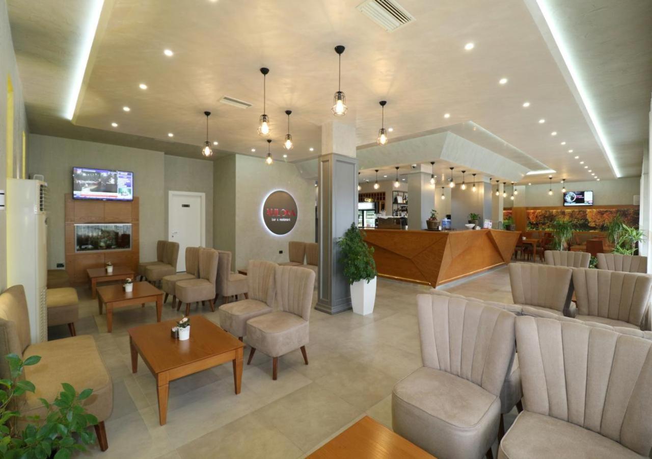 Hotel Aulona 3*