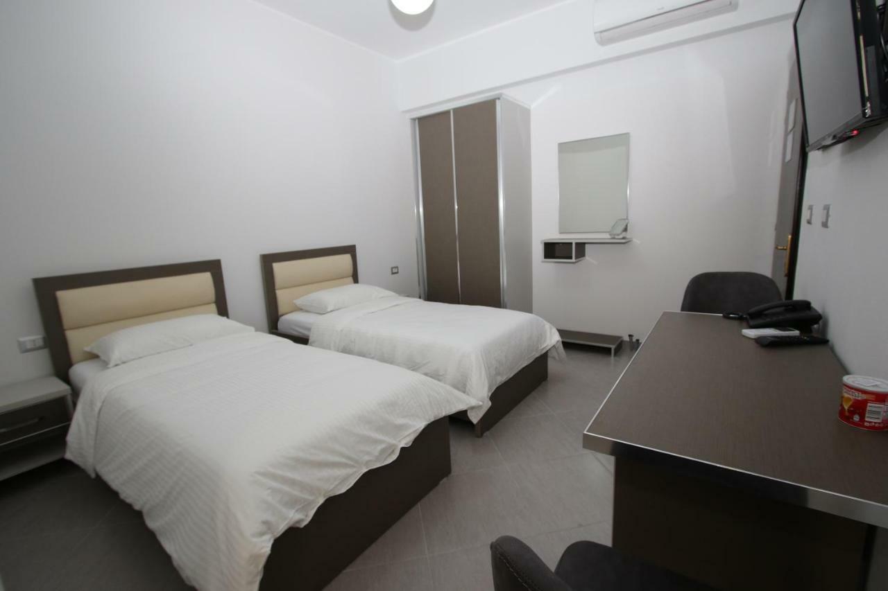 Hotel Aulona 3*